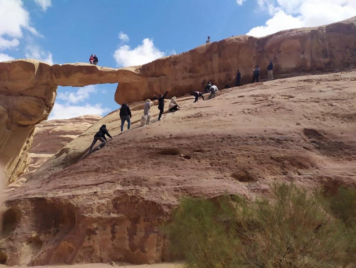 Omar Ghazi Camp Hotel Wadi Rum Exterior photo
